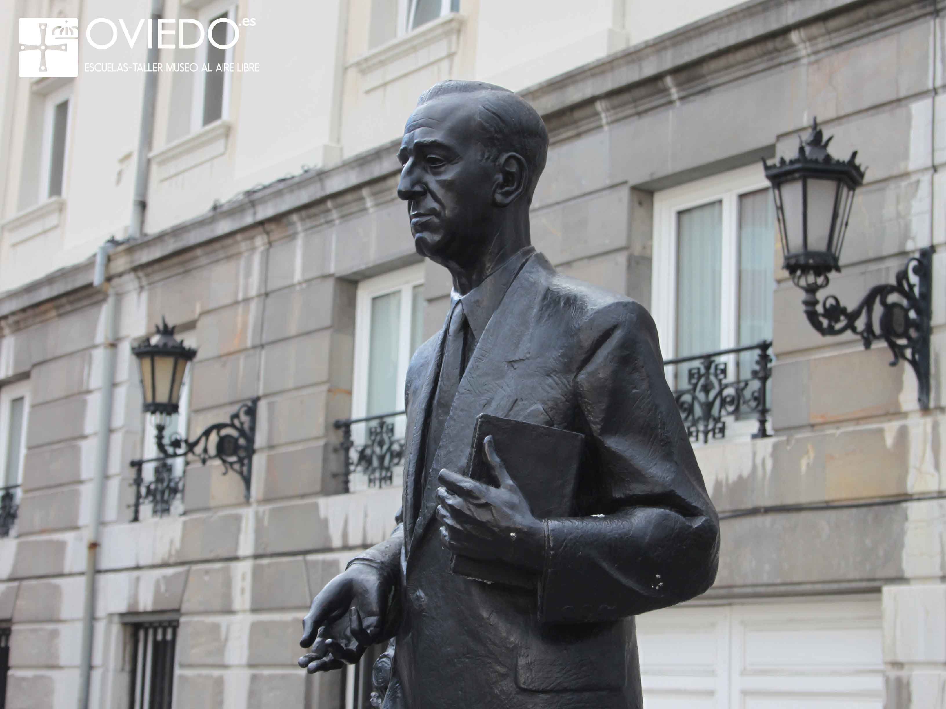Escultura Plácido Álvarez Buylla